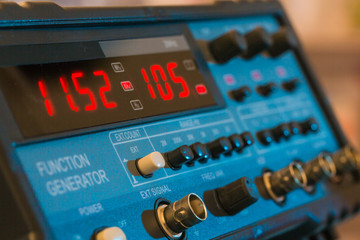 generator of electronic signals with LED display