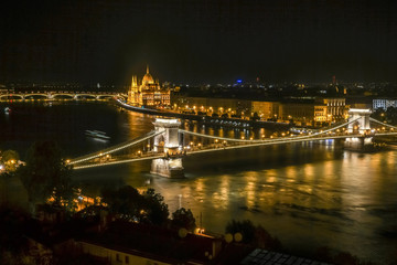 Fototapeta na wymiar Chain bridge and Parliament in night Budapest