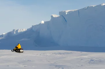 Tuinposter Adventures in Antarctica © antantarctic