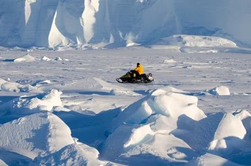 Fototapete Rund Abenteuer in der Antarktis © antantarctic