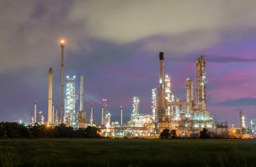 Plakat Oil refinery at twilight