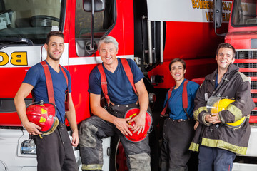 Fototapeta premium Team Of Happy Firefighters At Fire Station