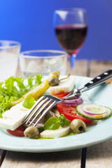 frischer Griechischer Salat mit Oliven