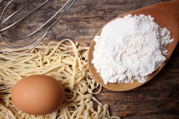 Making noodle with egg and wheat flour