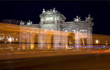 Fototapeta na wymiar Puerta de Alcalá en Madrid