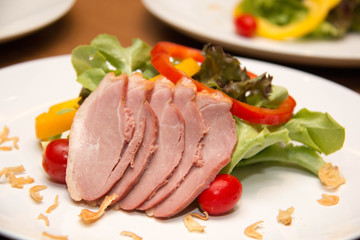  meat duck breast with  green  salad vegetable