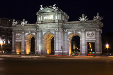 Fototapeta na wymiar Puerta de Alcalá en Madrid