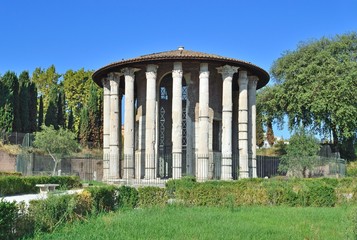 Fototapeta na wymiar Tempio di Ercole Vincitore - Foro Boario