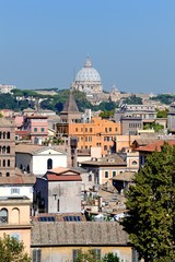 Fototapeta na wymiar Panorama di Roma dal Parco Savello o Giardino degli Aranci