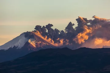 Deurstickers Cotopaxi volcano eruption © ecuadorquerido