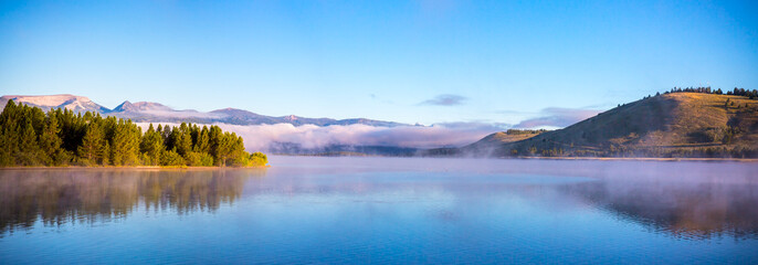 Naklejka premium Morning Mist on the Lake