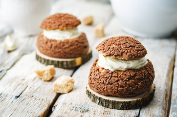 chocolate profiteroles, Shu, with cream