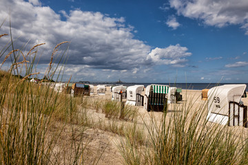 Strand mit Strandkörben an der Ostsee zwischen Heringsdorf und Ahlbeck