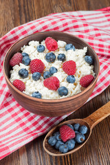 cottage cheese with berries