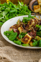 Potato gnocchi with salad and onions