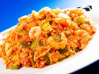 Shrimps with tomato and peppers