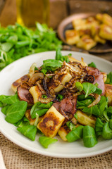 Potato gnocchi with salad and onions