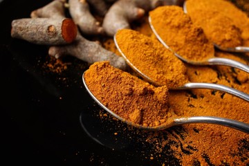 Roots and powder turmeric
