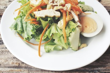 Salad with tofu