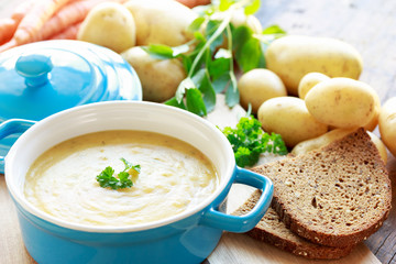 kräftige Kartoffelsuppe