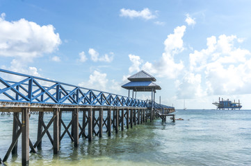 Obraz premium Jetty with beautiful beach