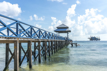 Fototapeta premium Jetty with beautiful beach