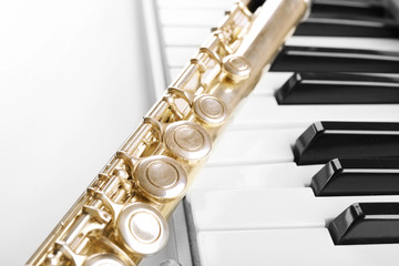 Obraz premium Flute and piano close up