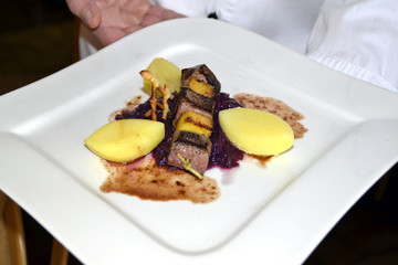 Bunter Wildspieß mit Ananas