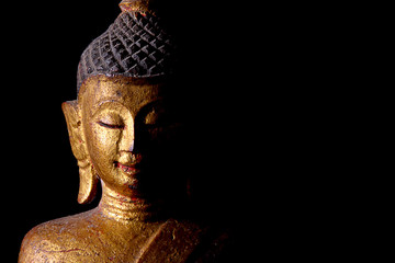 Statue de Bouddha en bois de Lanna du nord de la Thaïlande or culte dedans