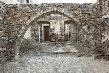 Hausruine auf der ehemaligen Leprainsel Spinalonga auf Kreta, Griechenland