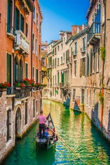 Tuinposter Traditionele gondel op kanaal in Venetië, Italië © JFL Photography