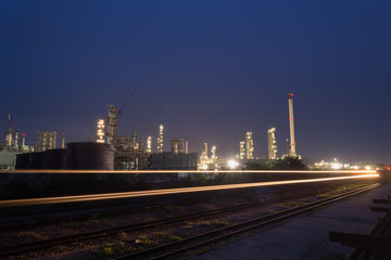 Fototapeta na wymiar Oil refinery at twilight