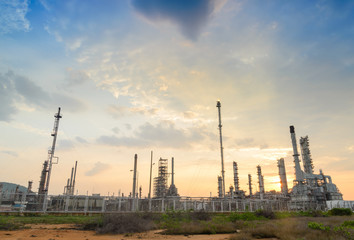 Fototapeta premium Oil refinery at sunrise