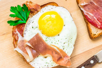 Appetizer with prosciutto and fried egg
