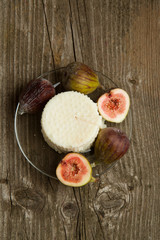 White cheese with figs