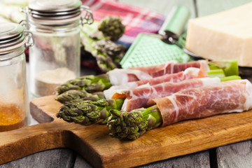 Prosciutto wrapped green asparagus