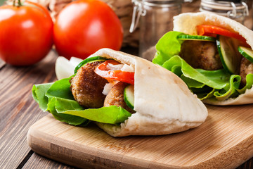 Pita bread with falafel and fresh vegetables