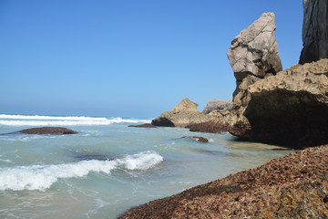 Fototapeta na wymiar rocas en la costa cantabrica