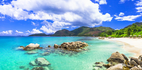 Fototapeta na wymiar beautiful tropical scenery - panoarmic beach, Mahe island, SEych