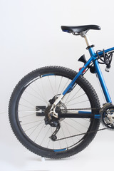 Fototapeta na wymiar Blue mountain bike isolated on a white background