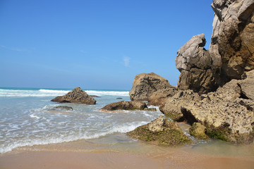 Fototapeta na wymiar Rocas en la playa de Usgo, Cantabria