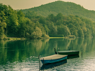 Obraz premium Boats by the river