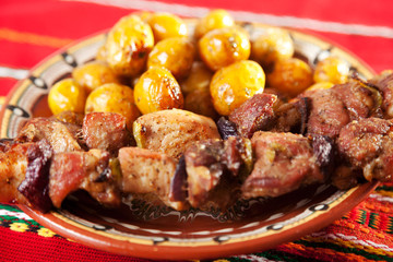 Pork skewer with potatos