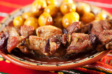 Pork skewer with potatos