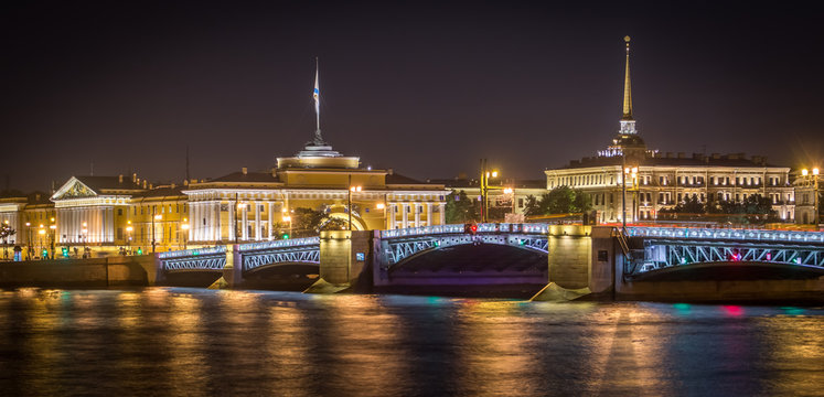 Palace bridge at night