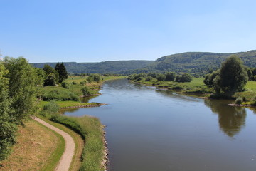 Fototapeta na wymiar Weser bei Beverungen