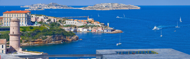 Fototapeta na wymiar Marseille, l'entrée du vieux port 