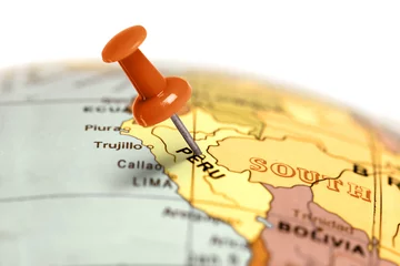 Fototapete Südamerika Standort Peru. Roter Stift auf der Karte.