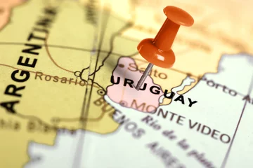 Foto auf Acrylglas Südamerika Standort Uruguay. Roter Stift auf der Karte.