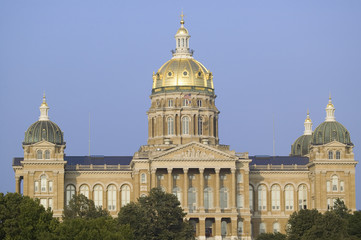 Fototapeta na wymiar Golden dome of Iowa State Capital building, Des Moines, Iowa